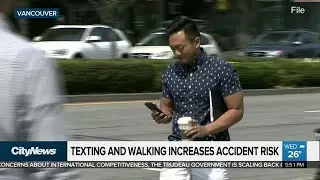 Texting and walking increases accident risk: study