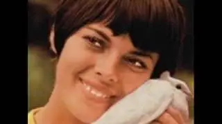 Mireille Mathieu -  Ils s'en vont tous un jour