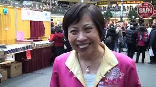 Chinese community celebrates at mall