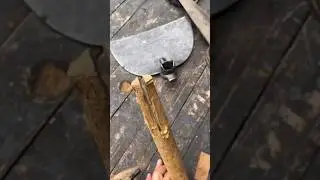 Forma correta de encabar enxada #DIY #Tools #dicas #facavocemesmo