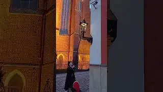 Latarnik zapala latarnie - Wrocław, Ostrów Tumski