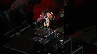 Бронсон Рид только что отправил Брауна Строумана через не ОДИН, а ДВА стола! 😱 #WWERaw