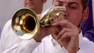Semana Santa.Haciendo un solo de Corneta