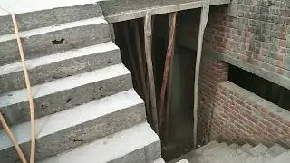 Folding staircase or chain staircase centering work