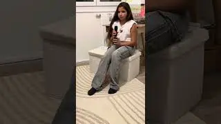￼ petite fille qui chante