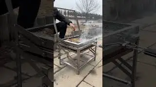 Those who enjoy barbecuing will definitely love this barbecue grill.
