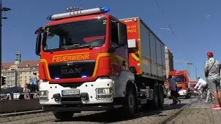 150 Jahre Berufsfeuerwehr Dresden- Großer Umzug mit 39 Fahrzeugen aller Wachen.