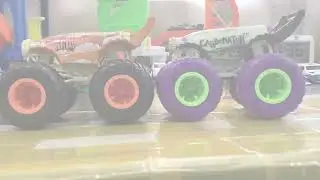 2 Carbonator XXLs | Hot Wheels Monster Trucks 