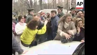 BOSNIA: SARAJEVO: ANGRY CROWD ATTACK INTERNATIONAL ENVOY