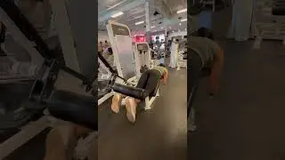 Lying Leg Curl Machine