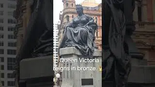 Queen Victoria reigns in bronze.👑#queenvictoria #qvbstatue #sydneyhistory #royalmonuments #bronzeart