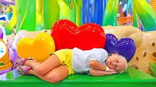Alice and Dad have fun in the Amusement Park with Eva | Other stories for children