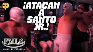 &iexcl;El Santo Jr. es sorprendido y atacado por el &Aacute;ngel Blanco Jr. en FMLS!