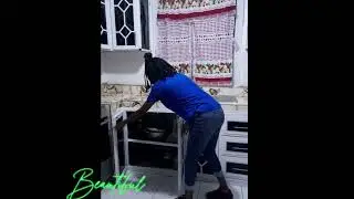 Белый алюминиевый французский шкаф. Дизайн и изготовление: Dream Windows and Doors.