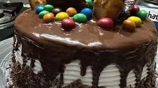 Quick & Easy Cake Decoration Idea 🎂 By Priyanka Sharma 🤩 #easycakedesign #easycakedecoration