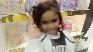 aj hum gae shopping krne