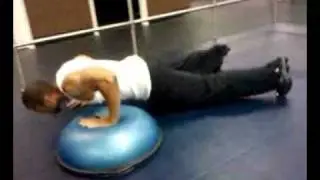 Plyo pushups 1st set by Ricardo Poblah