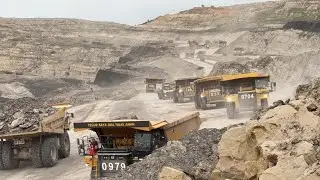Yeah I love this view of the crowd coming together || Liebherr 9350 Excavator loading Dump truck