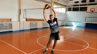 Верхняя передача мяча в сторону