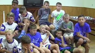 Dzień szósty obozu-połowa za nami-czas podsumowań w grupie Młodzik - Nagrody od Trenera Sebastiana