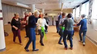 Folkdans p&aring; m&ouml;tesplatsen Solhaga