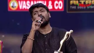 Vidhu Prathap sings Raavil Veena Naadham Pole | Mirchi Music Awards