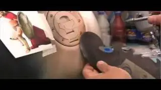 Steve Nunez (Alsa Corp Paint) airbrushes a 