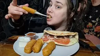 Греческий гирос и палочки моцареллы от Arby's