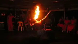 AMAZING SAMOAN FIRE DANCE - Traditional Polynesian Fire Dancing