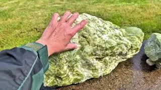 Picking Noble Serpentine  at Wild Turkey Mine | Valley, WA