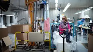 Anke Hoefer von Top-Label zeigt, wo Etiketten herkommen | faktor Besuch