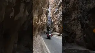Ca&ntilde;&oacute;n de Uchco, impresionante y deslumbrante. 🍀.🎬  @ _screwitletsride.com_  #sierradelima #peru