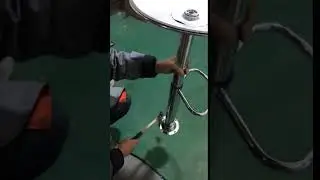 Separation method of gas bar of connecting body of bar chair