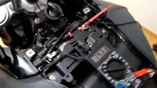 Troca de bateria da BMW F800GS