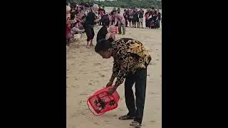 Pelepasan penyu ke laut Ujung Genteng.