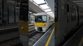 South Eastern Train P13- approaching into london bridge to charing cross 22nd January 2023