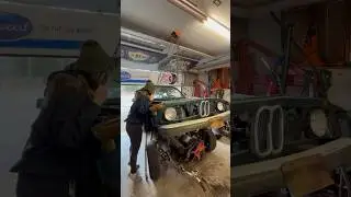 Removing engine & starter of a BMW 2002
