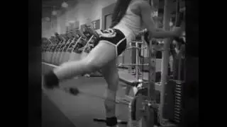 Hand crank silent film theme of newly IFBB Pro Nicole Grant @nicolegrantfitness doing some kickbacks