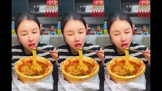 CHINESE MUKBANG SWEETFOOD,CAKE EATING SHOW EATING SPICY NOODLES MeatMingleSister