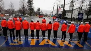 Elite runners and wave one starts marathon