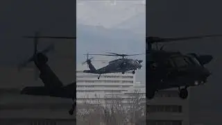 白山連邦を背に救難隊訓練🚁#小松基地 #自衛隊 #航空自衛隊 #ヘリコプター #救難員 #uh60 #小松空港 #shorts #shortvideo
