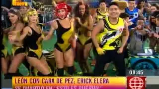 'La mamacha' le robó un beso a Erick Elera en 'Esto es Guerra'