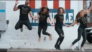 Andrew August - Walking in Nashville
