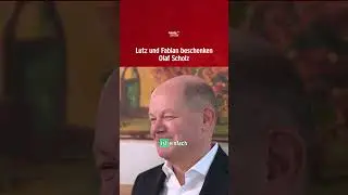 Lutz und Fabian beschenken Olaf Scholz | heute-show #shorts