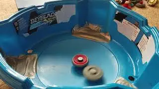 EPIC BEYBLADE BATTLE! Fang Pegasus 125 SF VS Variares 105 HF