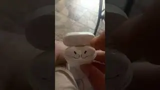 green light keep flashing & right ear stop working?