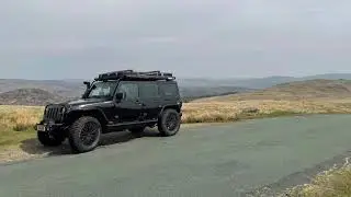 Jeep with Tentbox, awning and ARB room