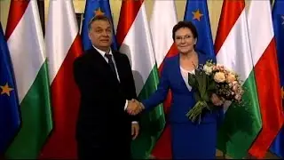 A lengyel jobboldal vez&eacute;re m&eacute;gsem fogadta Orb&aacute;nt