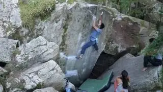 Squamish Bouldering: Lounge Act (V6)