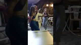 Χορός Καριωτών Αργιθέας.  φουλ στό κέφι.